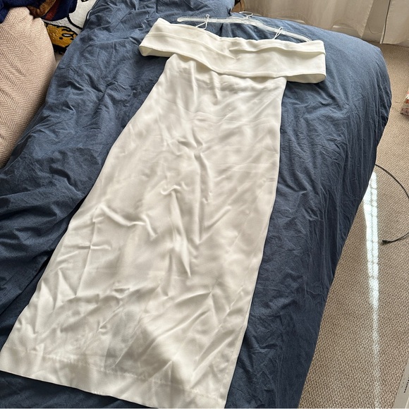 L’Academie Off Shoulder Dress - Picture 5 of 7